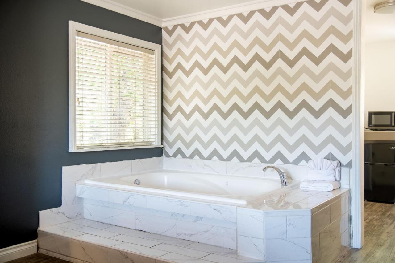 Big Bear Spa Suites بيغ بير لاكي، سان بيرناردينو، كاليفورنيا المظهر الخارجي الصورة