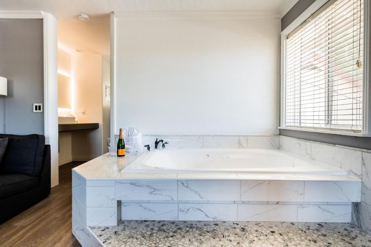 Big Bear Spa Suites بيغ بير لاكي، سان بيرناردينو، كاليفورنيا المظهر الخارجي الصورة