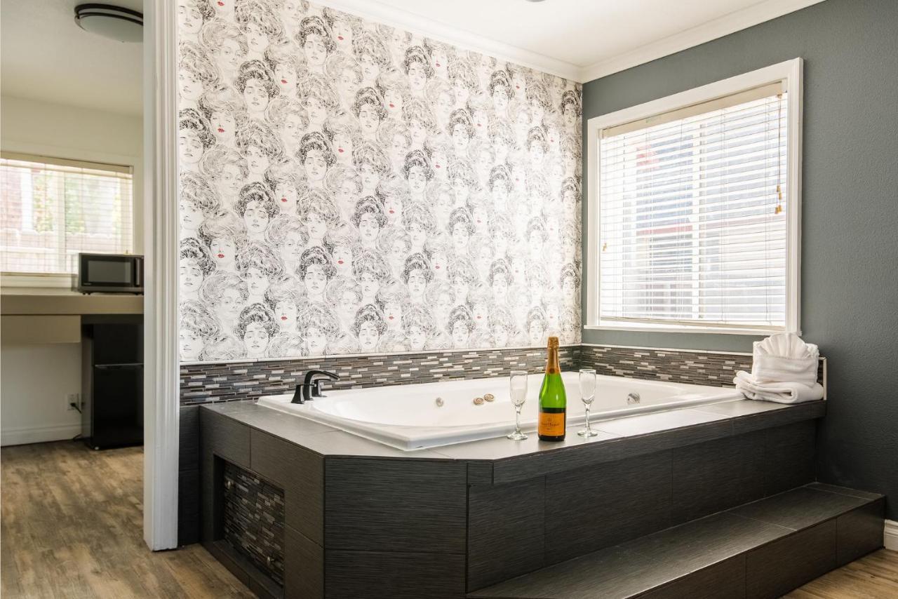 Big Bear Spa Suites بيغ بير لاكي، سان بيرناردينو، كاليفورنيا المظهر الخارجي الصورة